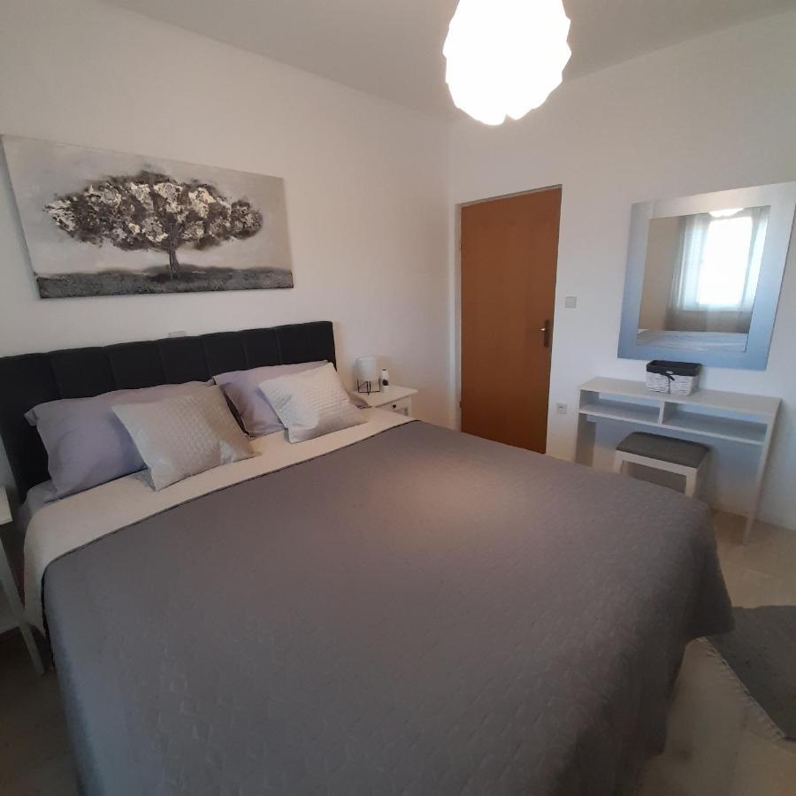Apartments Filipovic Biograd Na Moru Exterior photo